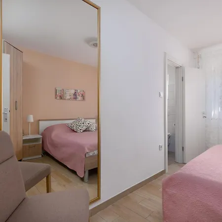 Emi Apartment *
